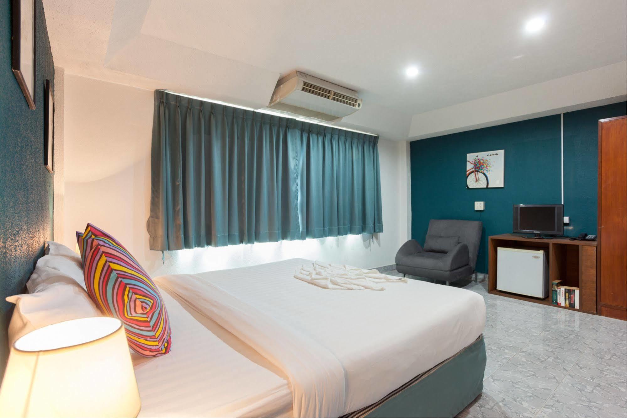 Hotel Simple Boutique Seabreeze Patong Exterior foto